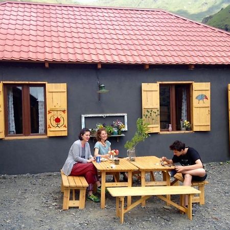 Sno House In Kazbeg Hotell Exteriör bild