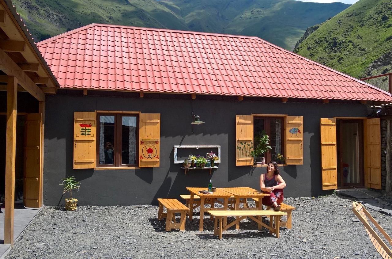 Sno House In Kazbeg Hotell Exteriör bild